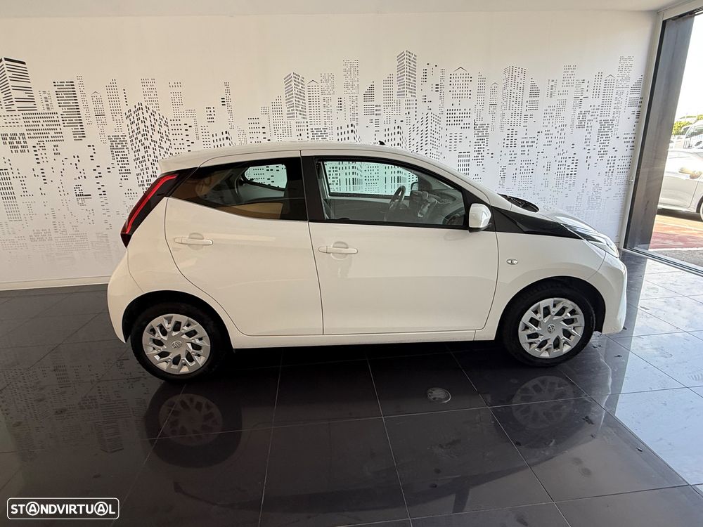 Toyota Aygo 1.0 X-Play Plus - 4
