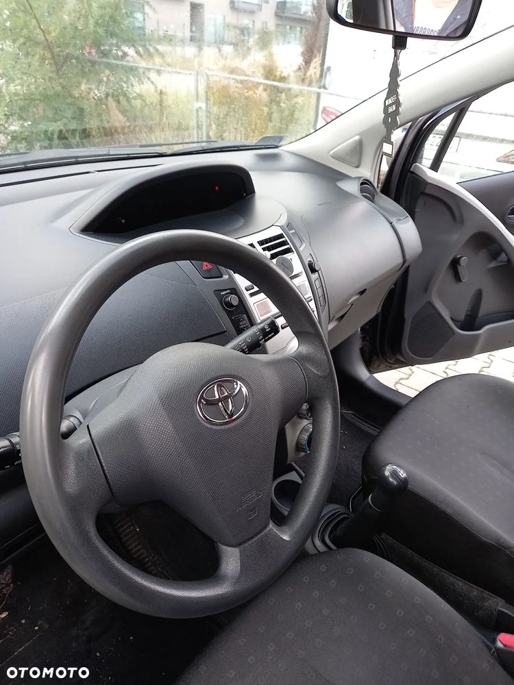 Toyota Yaris 1.0 Terra - 17