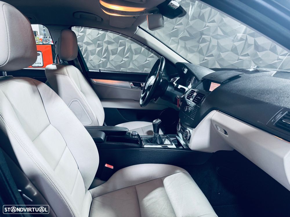 Mercedes-Benz C 200 CGi Avantgarde BlueEfficiency - 38
