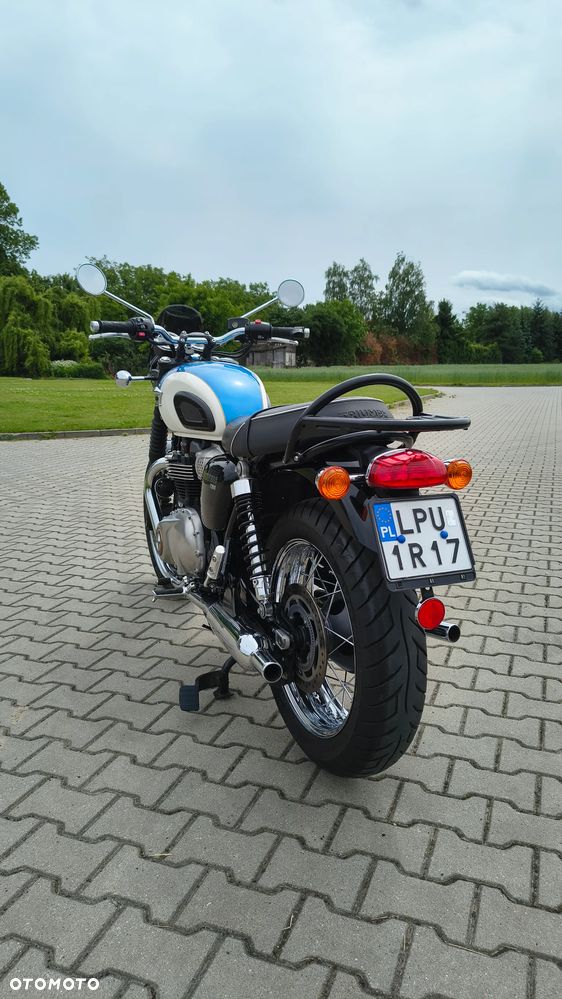 Triumph Bonneville - 4