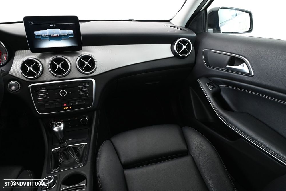 Mercedes-Benz GLA 180 d AMG Line - 14