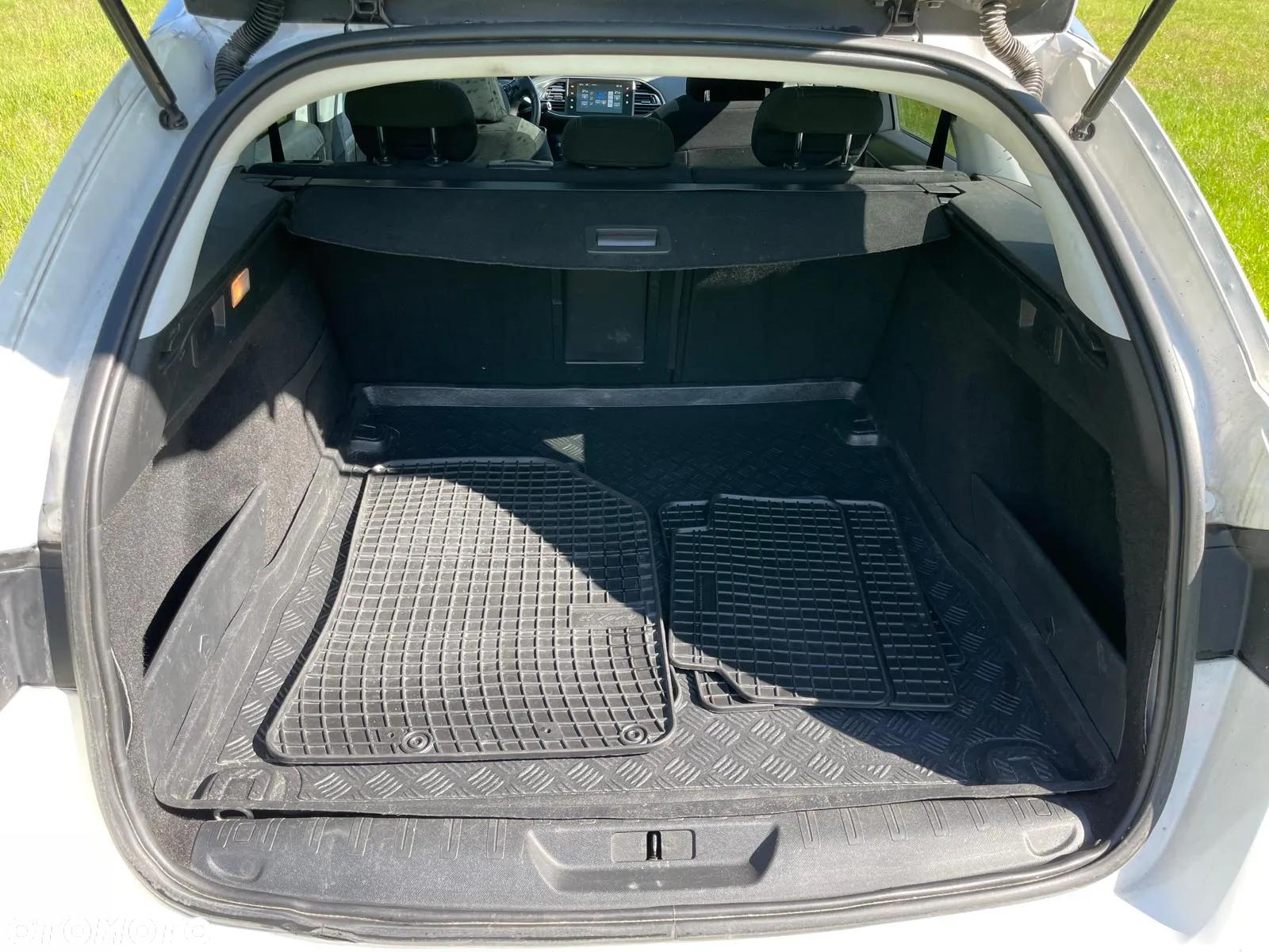 Peugeot 308 SW BlueHDi 120 EAT6 Stop & Start Allure - 11