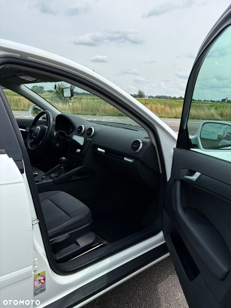 Audi A3 Sportback 1.6 TDI DPF Attraction - 19