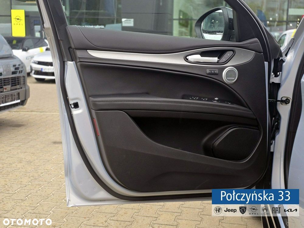 Alfa Romeo Stelvio - 11