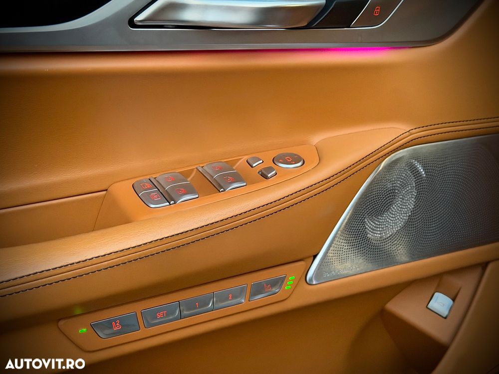 BMW Seria 7 740e iPerformance - 31