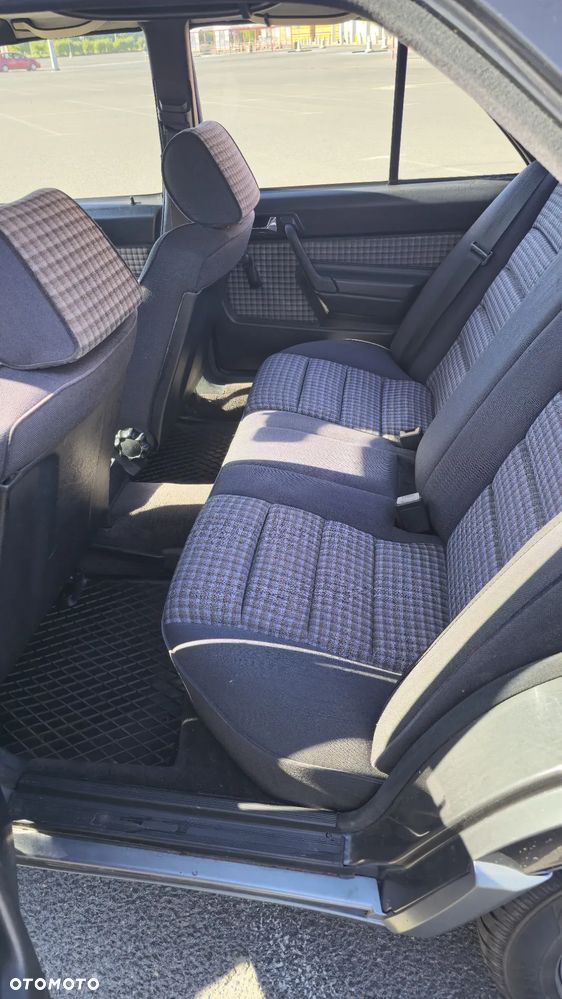 Mercedes-Benz W201 (190) - 16