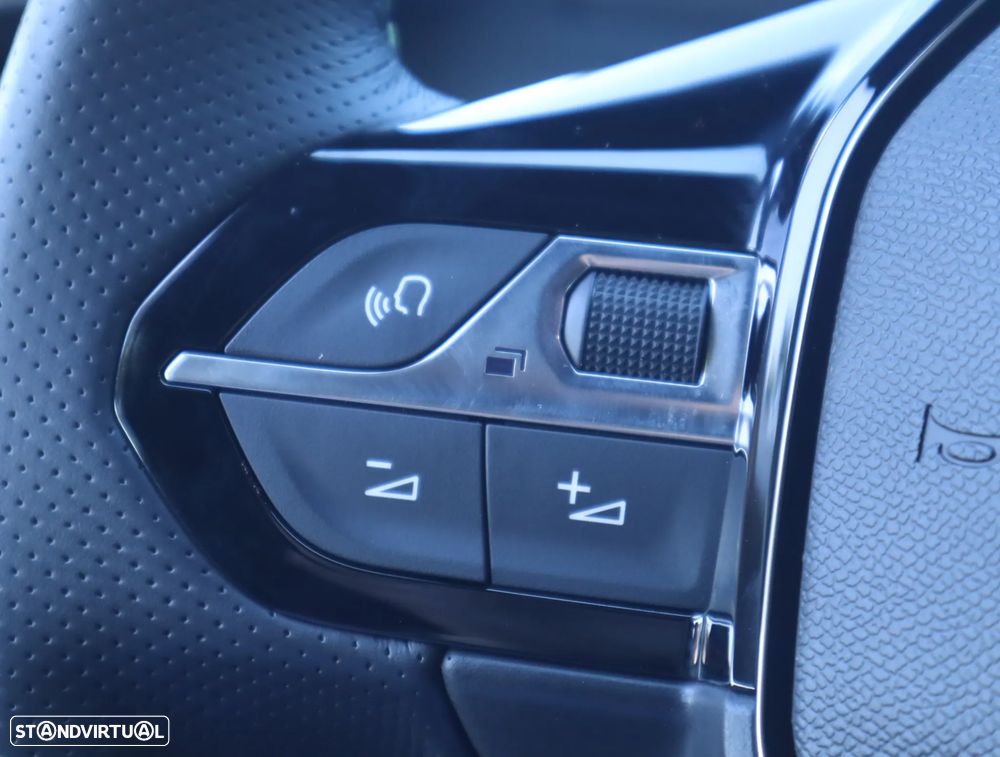 Peugeot e-208 GT - 34