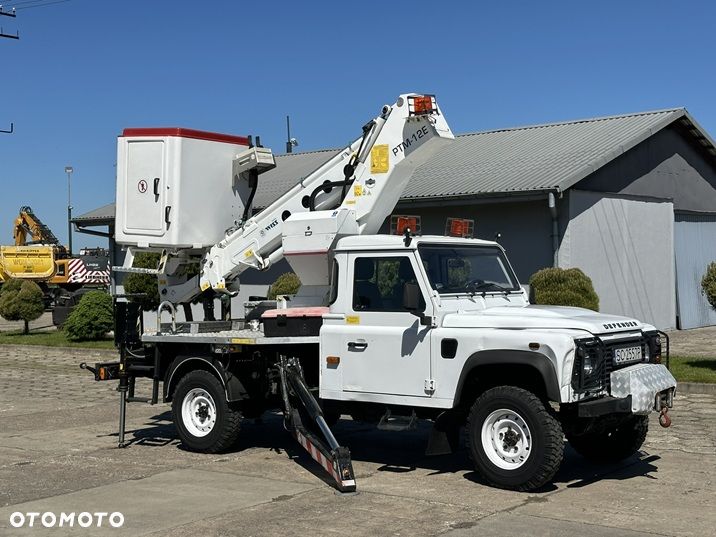 Land Rover Defender - 4