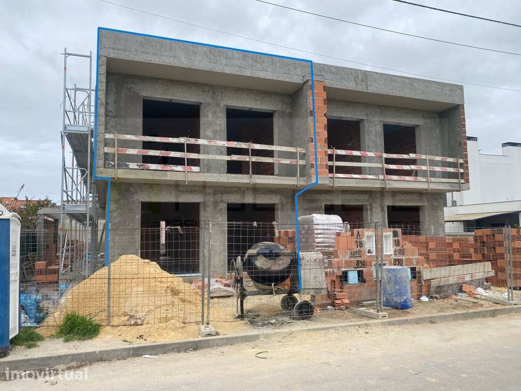 Moradia geminada com piscina e garagem - Grande imagem: 5/10