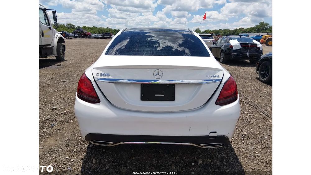 Mercedes-Benz Klasa C 300 4Matic 9G-TRONIC AMG Line - 8