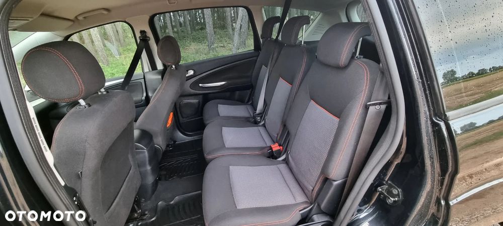 Ford S-Max 2.0 TDCi DPF Champions Edition - 13