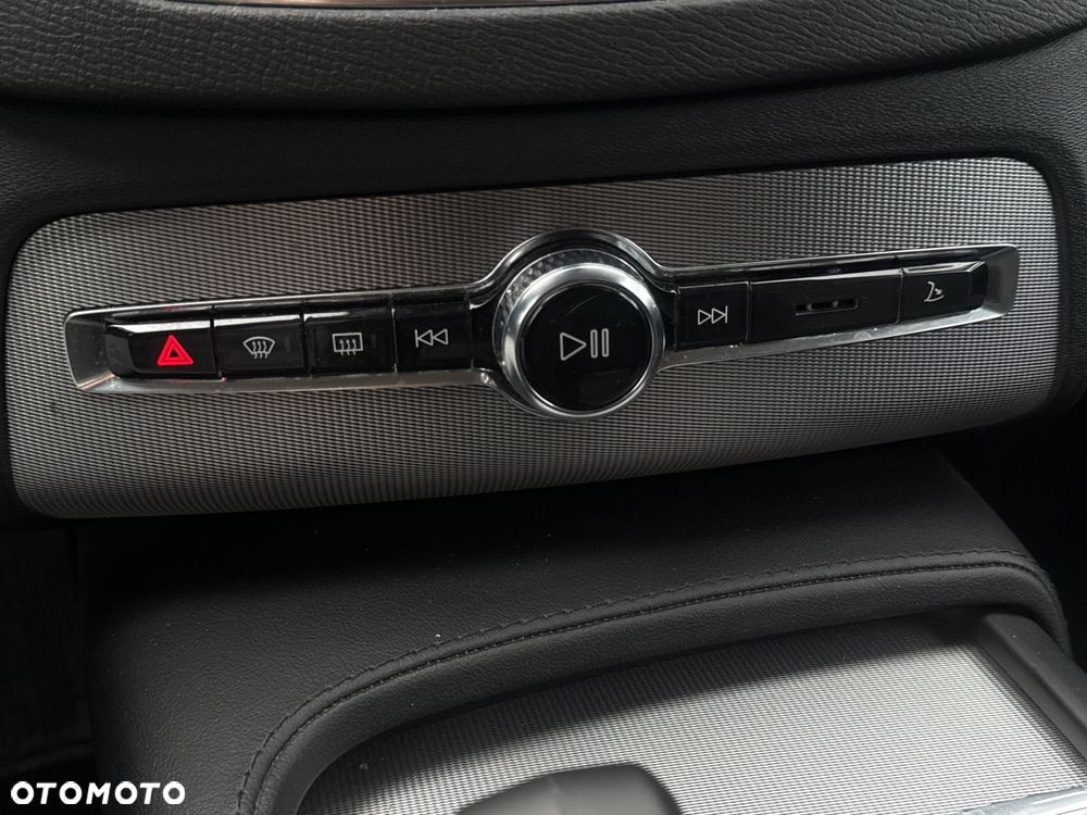 Volvo XC 90 - 32