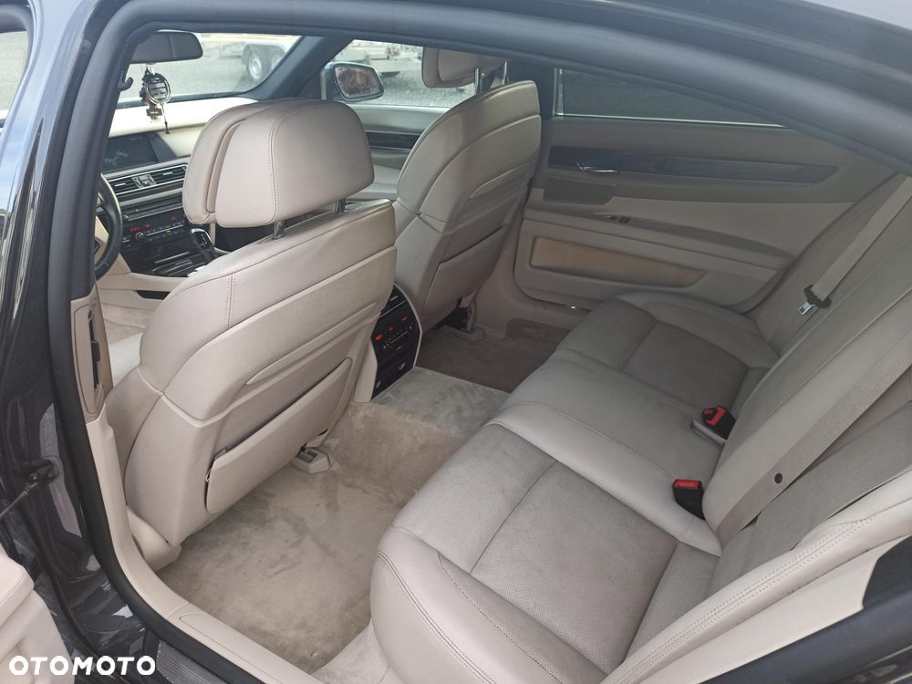 BMW Seria 7 750i L - 6