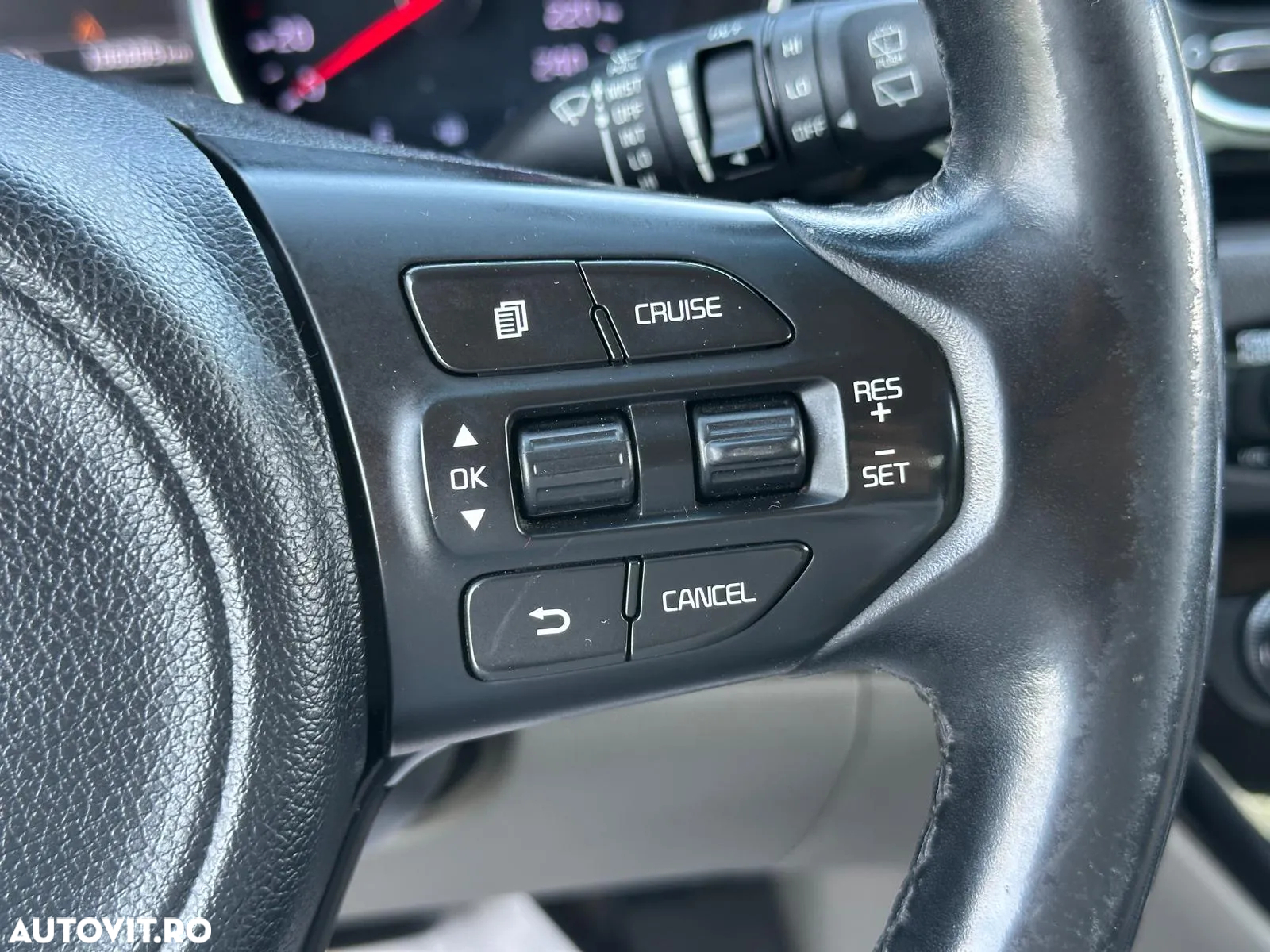 Kia Carnival - 34