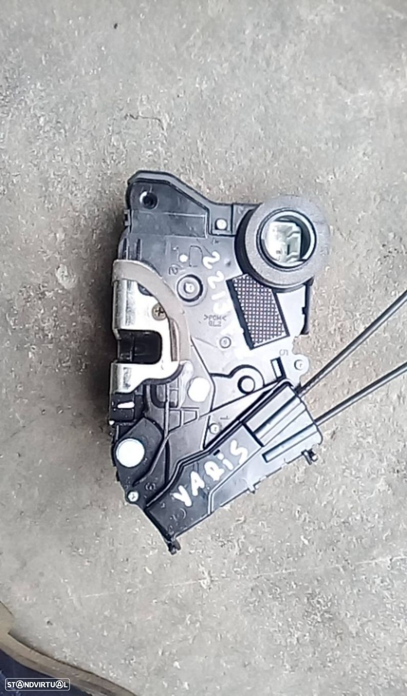 Fecho Porta  Fte Esq Toyota Yaris (_P9_) - 1