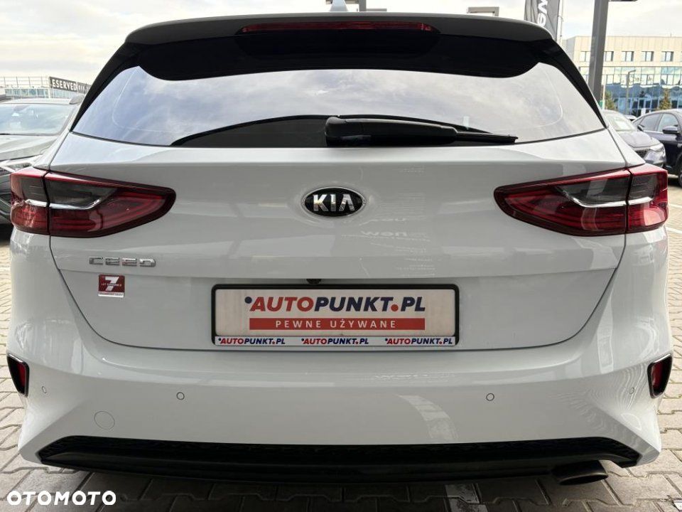 Kia Ceed - 21