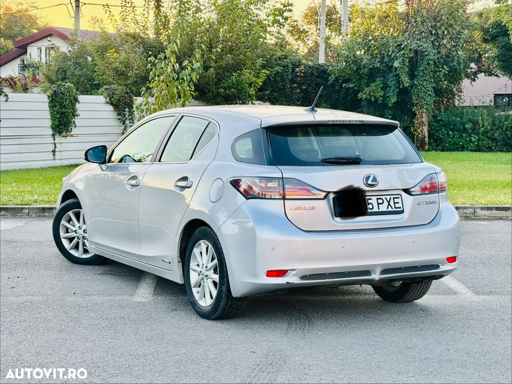 Lexus CT - 9