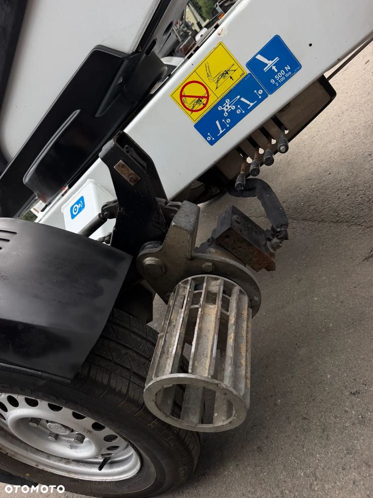 Nifty DINO 120T. Zwyżka koszowa 12 metrów wysuwana na raz. Podnośnik HDS. Napęd Hydrauliczny na dwa koła. Obraca się w koło 360. jak nówka z salonu. 2016 rok. 1220 mtg. Książka Serwisowa od nowości do wglądu. PRĄD 230v. 4 sekcje sterowania na dole. Nowy model! Z komuny Norweskiej. Używana była 1 raz do roku. Serwisowana w DEKRA do końca OKAZJA. Zwyżka Obrotowa. Poziomowanie kosza. Pełna Hydraulika. Sterowanie góra dół! Wysuwane ramie. Wieniec tryby zero zużycia! Ani deka luzów i wycieków. Mała lekka i zwinna zwyżka o potężnym zasięgu. OKAZJA TANIO. Do rejestracji. Import Norwegia! Posiadam 4 sztuki wszystkie jak nowe z salonu. Zapraszam do przetestowania. Nowy Sącz. woj. Małopolskie - 23