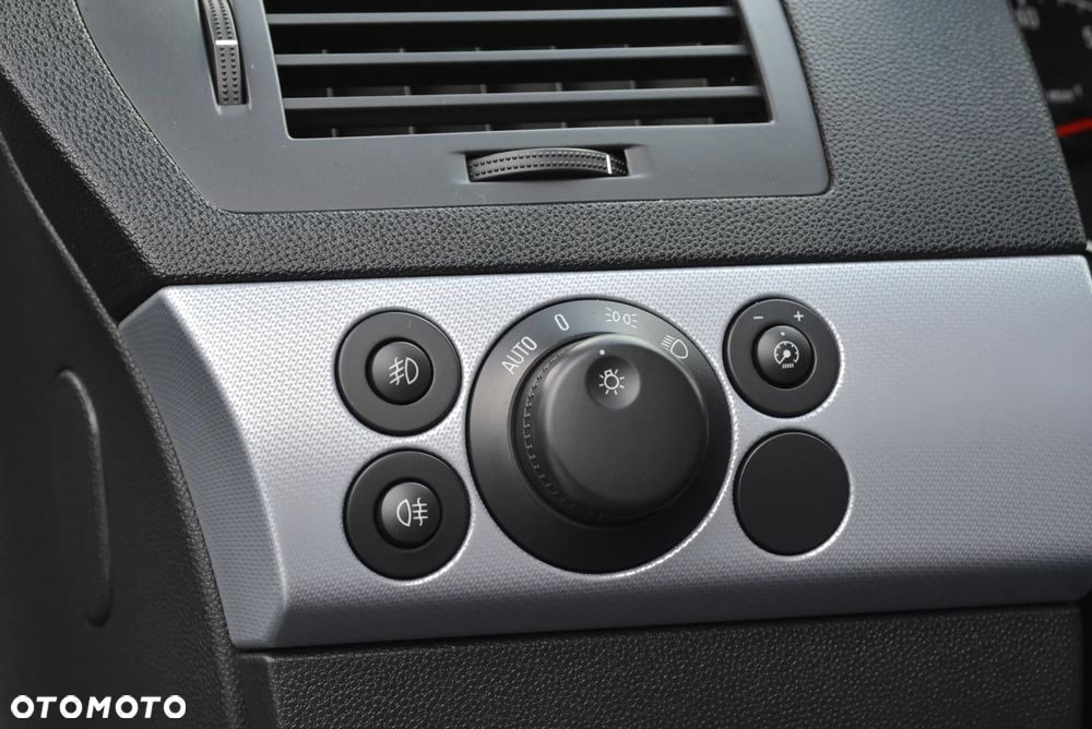 Opel Astra 1.6 Sport - 28