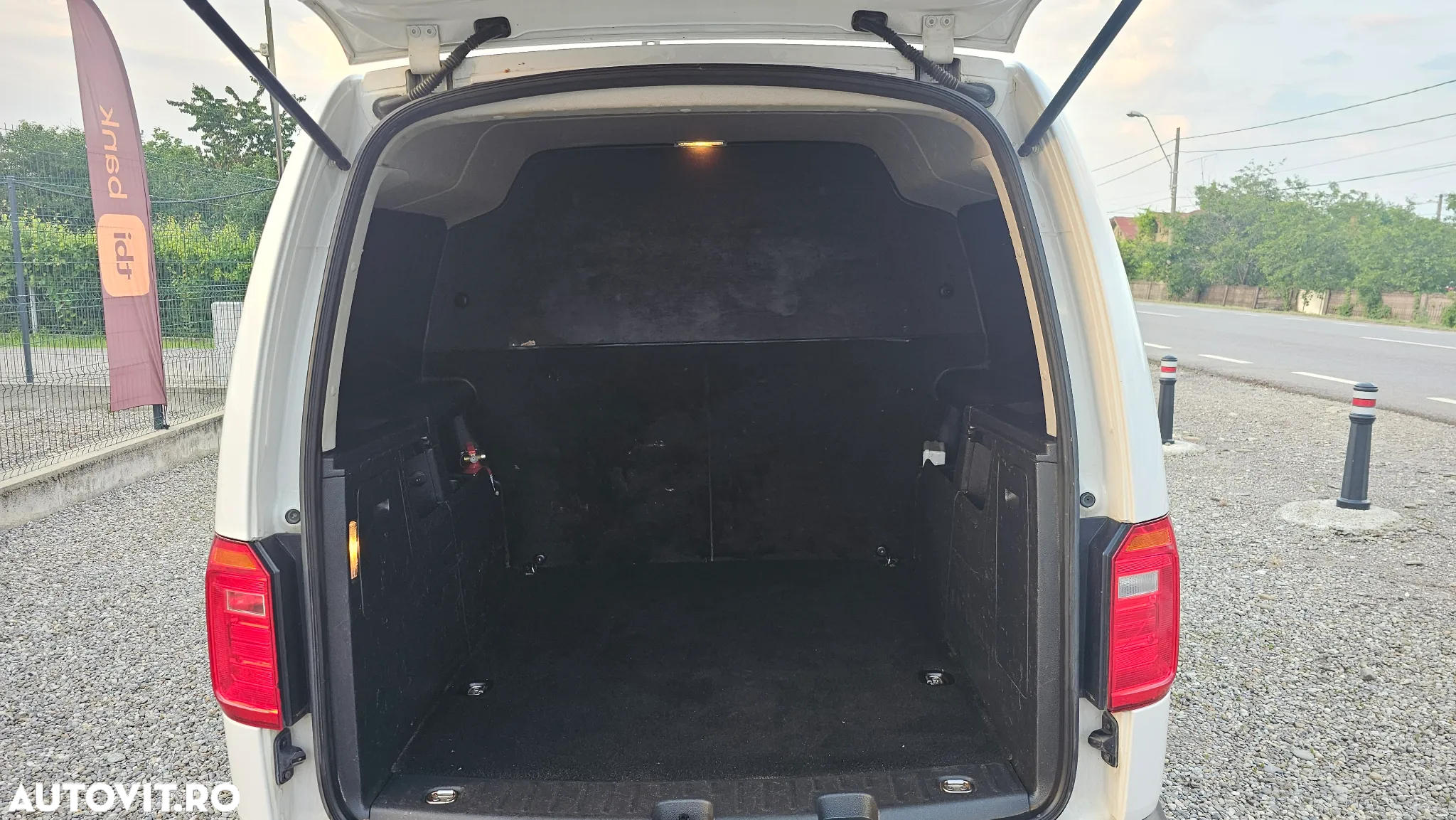 Volkswagen Caddy Maxi 2.0 TDI 75 kW Life - 13