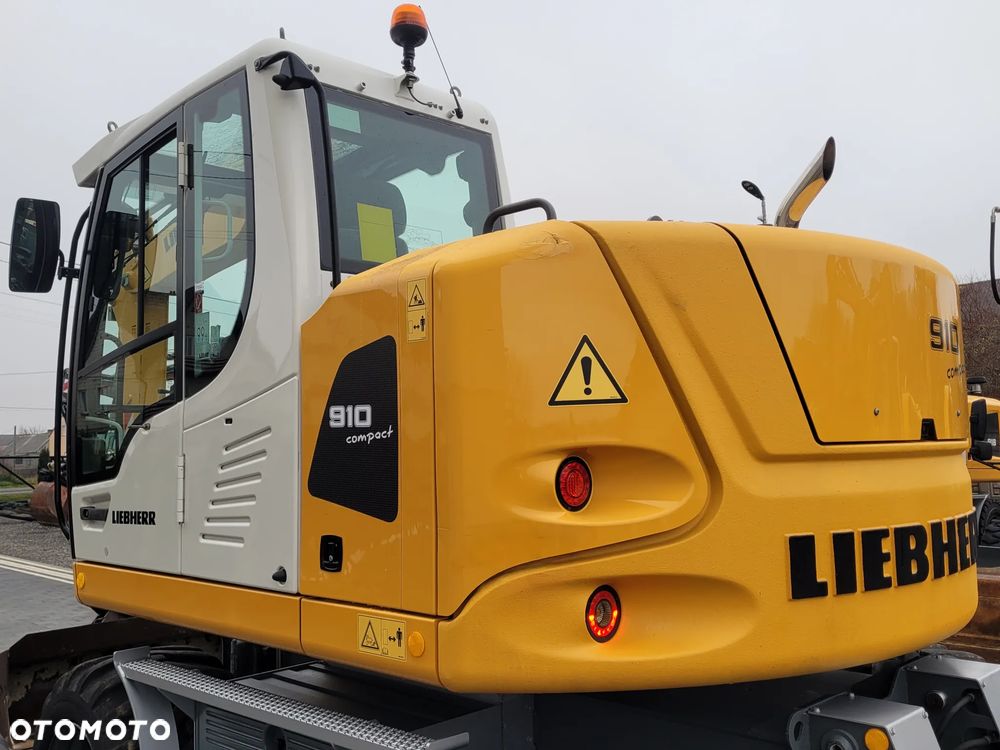 Liebherr A910 compact / 9200h / SUPER STAN / - 16