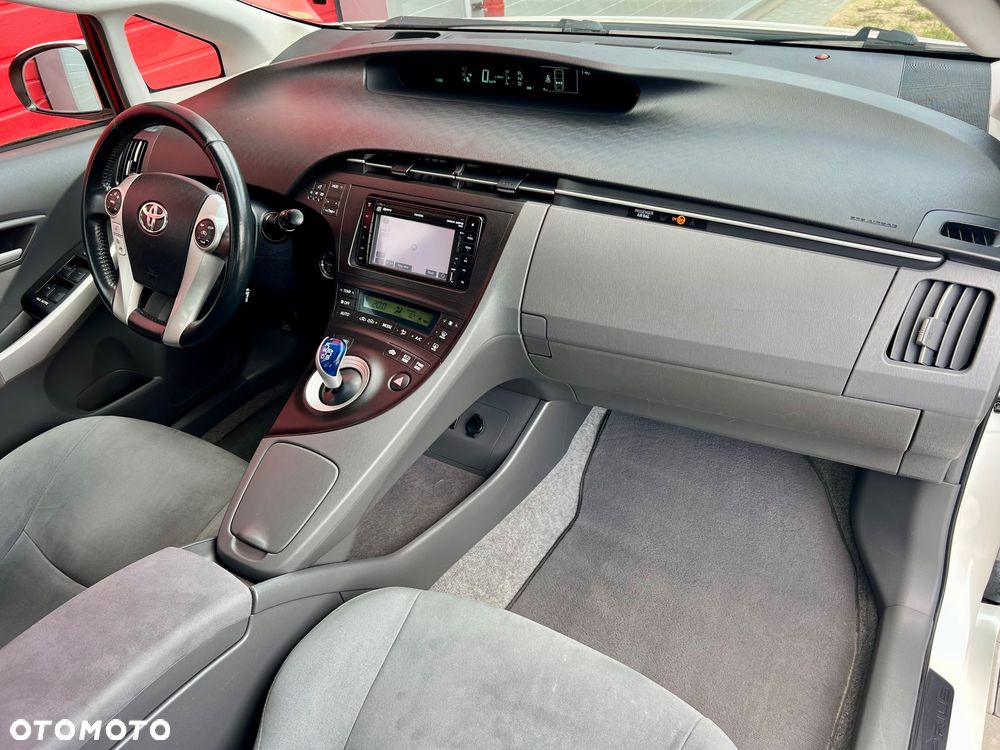 Toyota Prius (Hybrid) Executive - 7