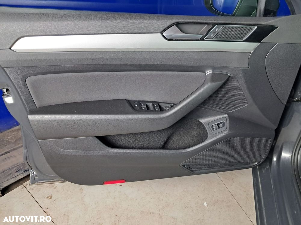 Volkswagen Passat - 10