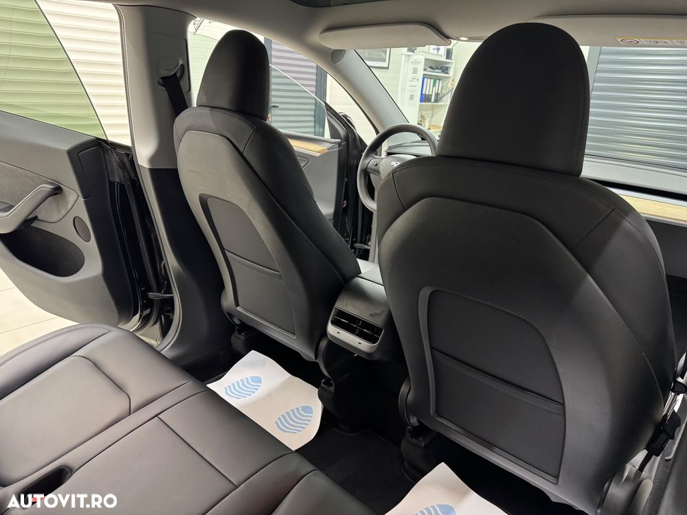 Tesla Model Y Long Range Dual Motor AWD - 13