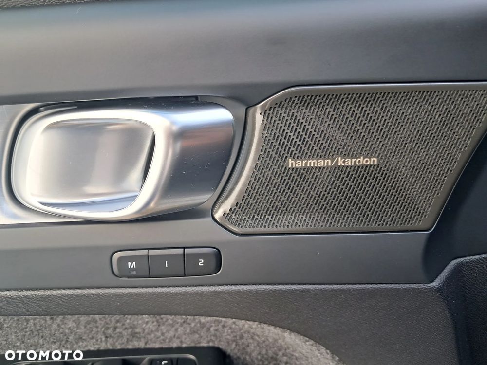 Volvo XC 40 B3 Plus Dark - 16