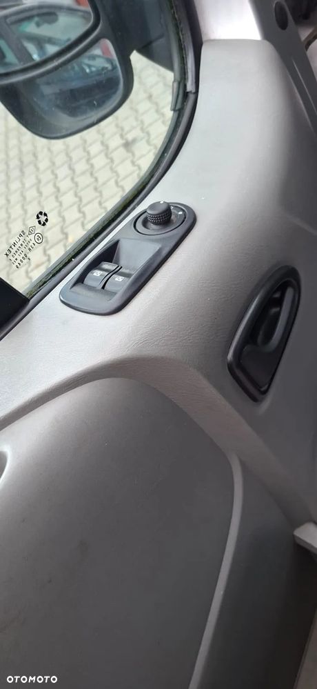 Opel Vivaro - 8