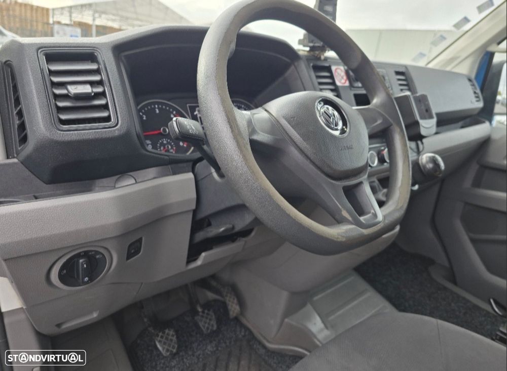 VW Crafter 35 2.0 TDI CD Médio - 12