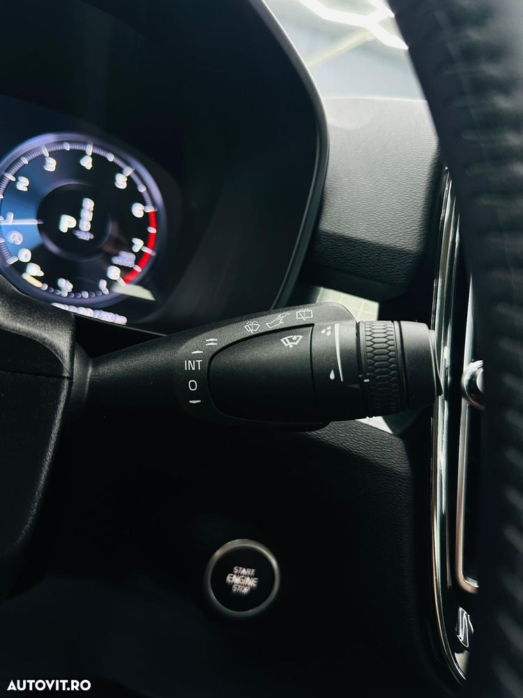 Volvo XC 40 T3 Geartronic Momentum Pro - 29