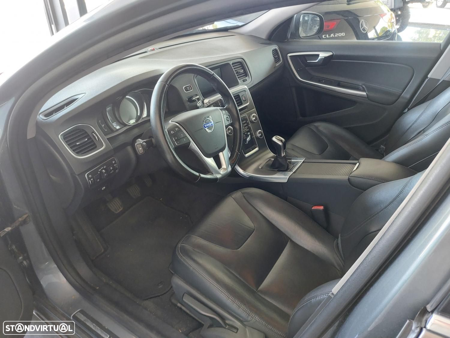 Volvo V60 2.0 D2 Momentum - 11