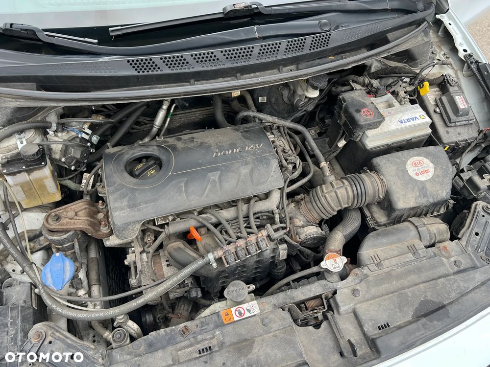 Kia Ceed 1.4 L - 12