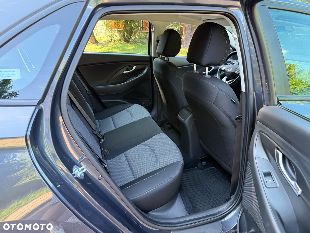 Hyundai i30 1.5 DPI Classic + - 10
