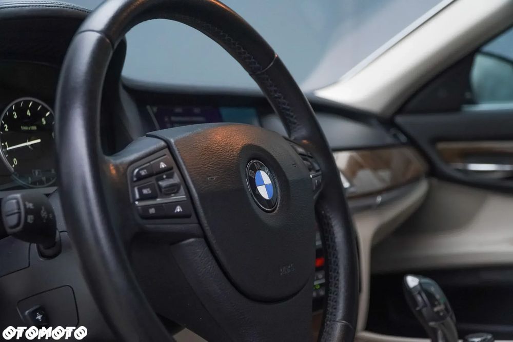 BMW Seria 7 750i L xDrive - 17
