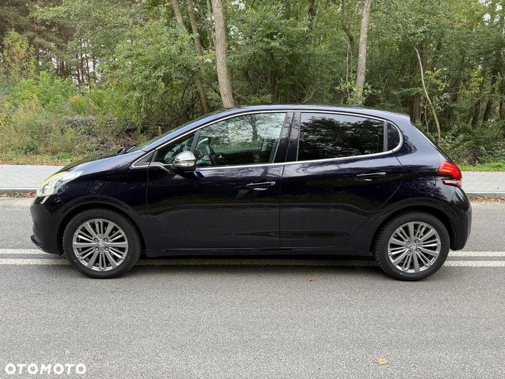 Peugeot 208 - 8