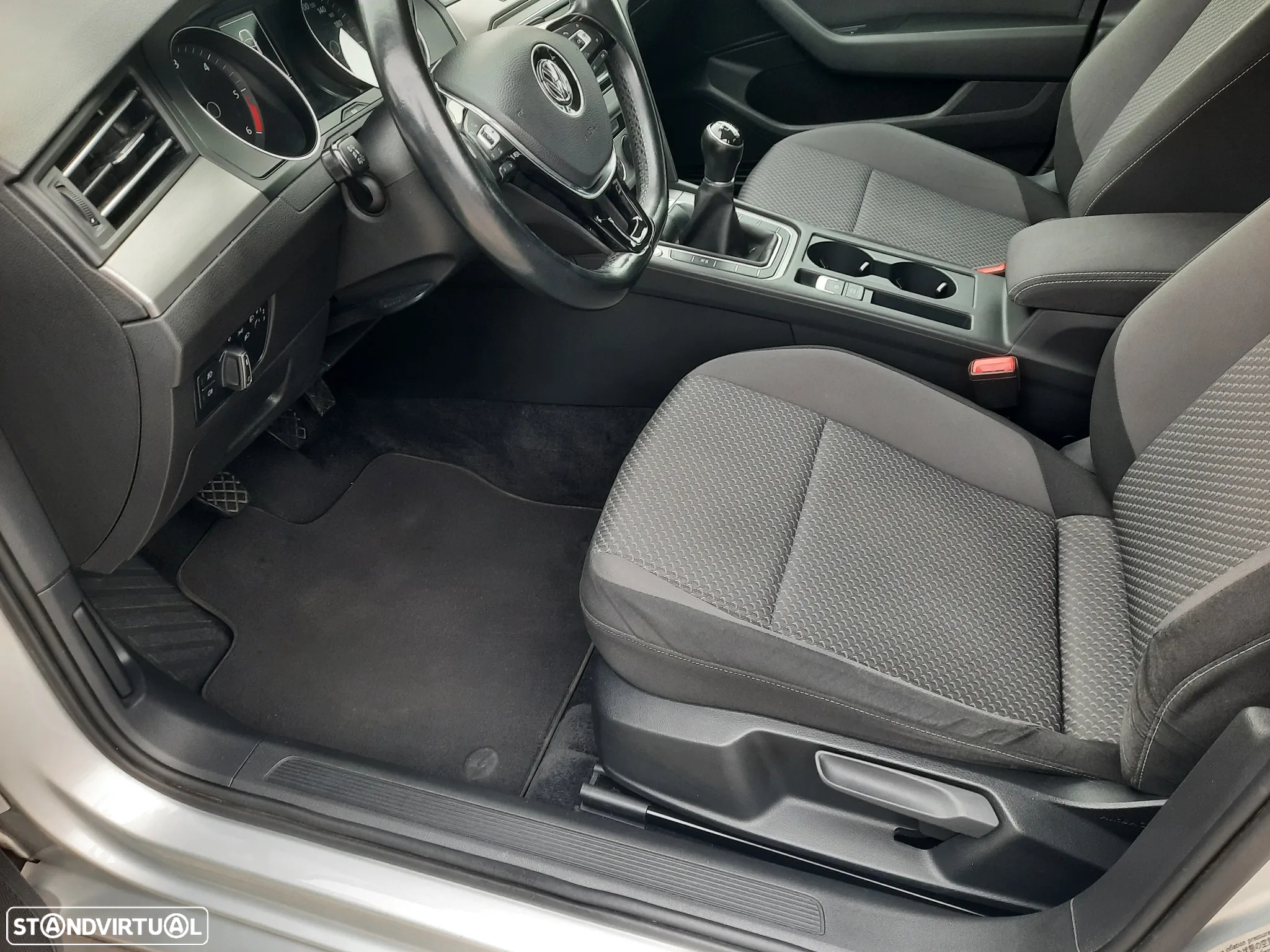 VW Passat 1.6 TDI BlueMotion - 18