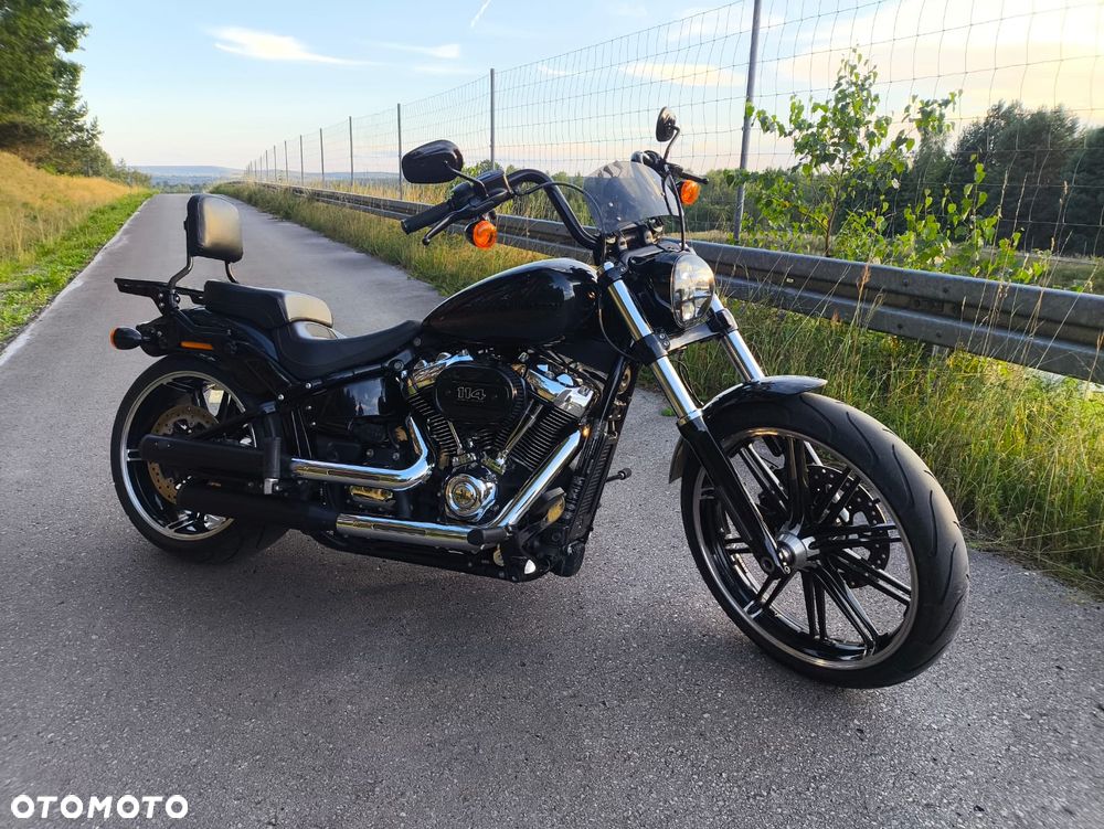 Harley-Davidson Softail Breakout - 36