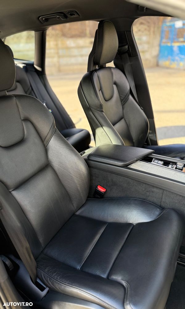 Volvo XC 60 D5 AWD Geartronic Inscription - 24