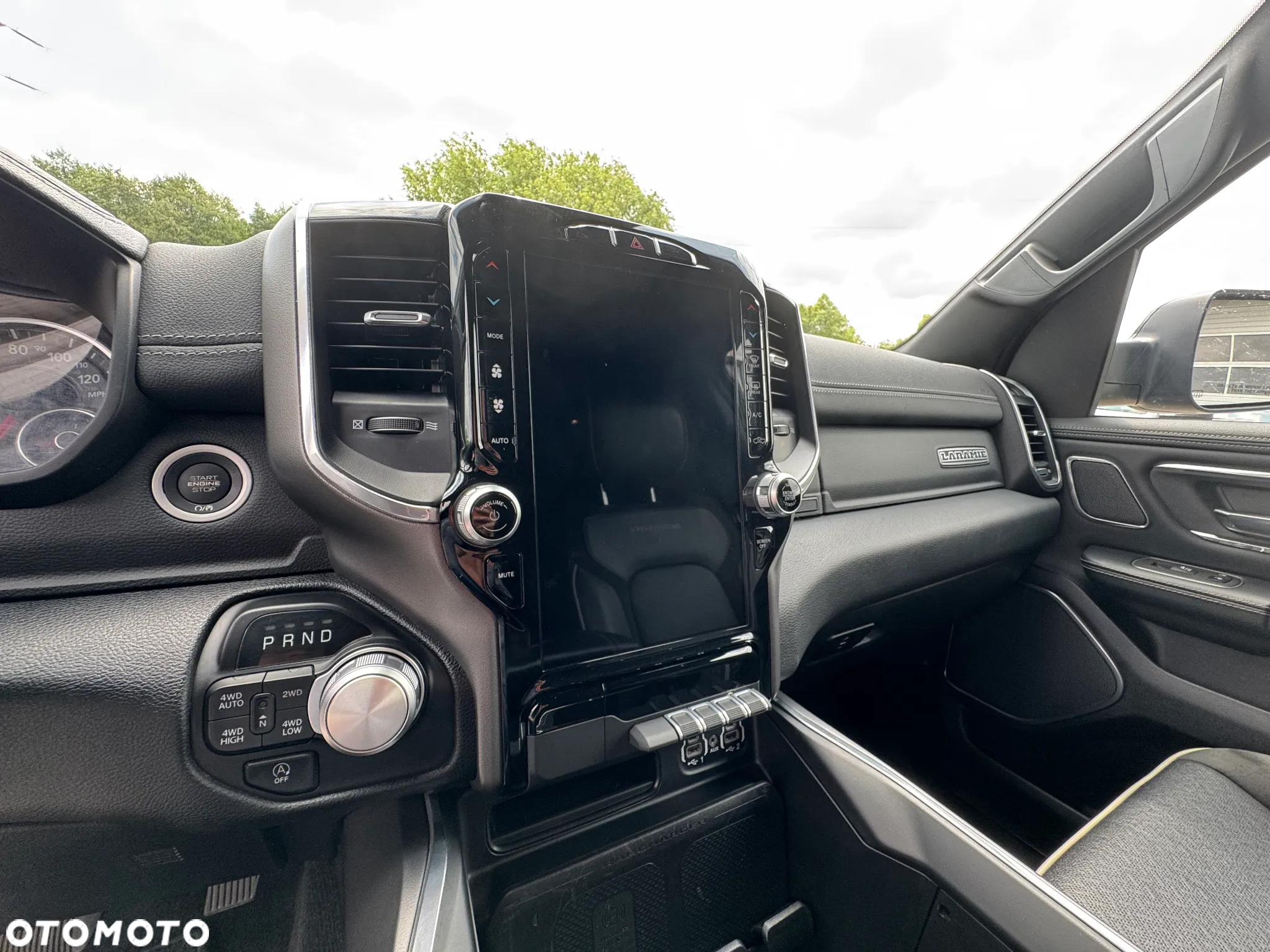 RAM 1500 Crew Cab Laramie - 29