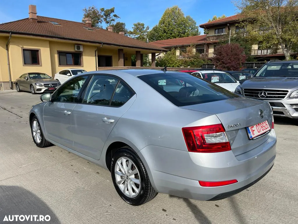 Skoda Octavia 1.6 TDI Business DSG - 3