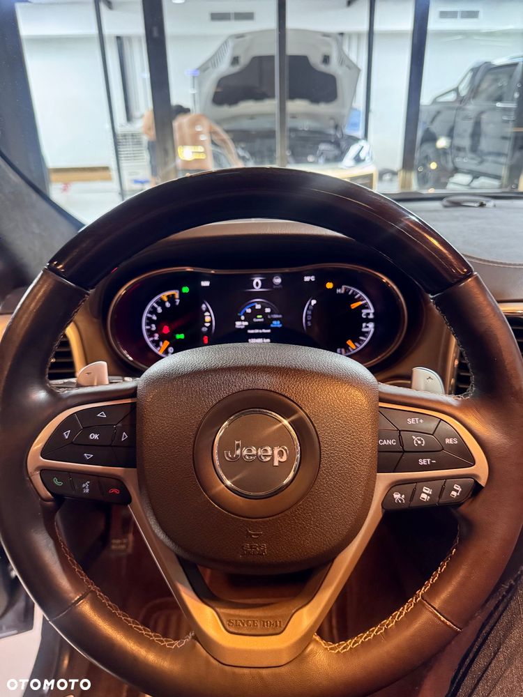 Jeep Grand Cherokee 5.7 V8 HEMI Summit - 24