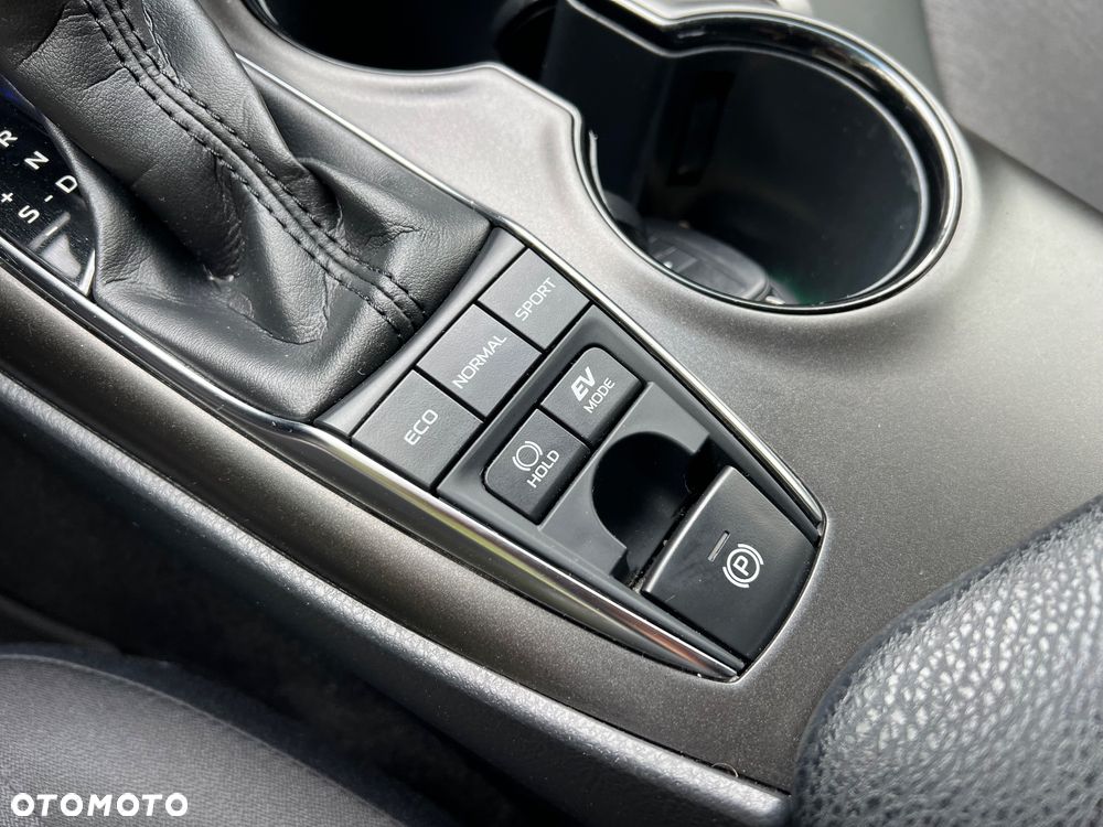 Toyota Camry 2.5 Hybrid Comfort CVT - 22