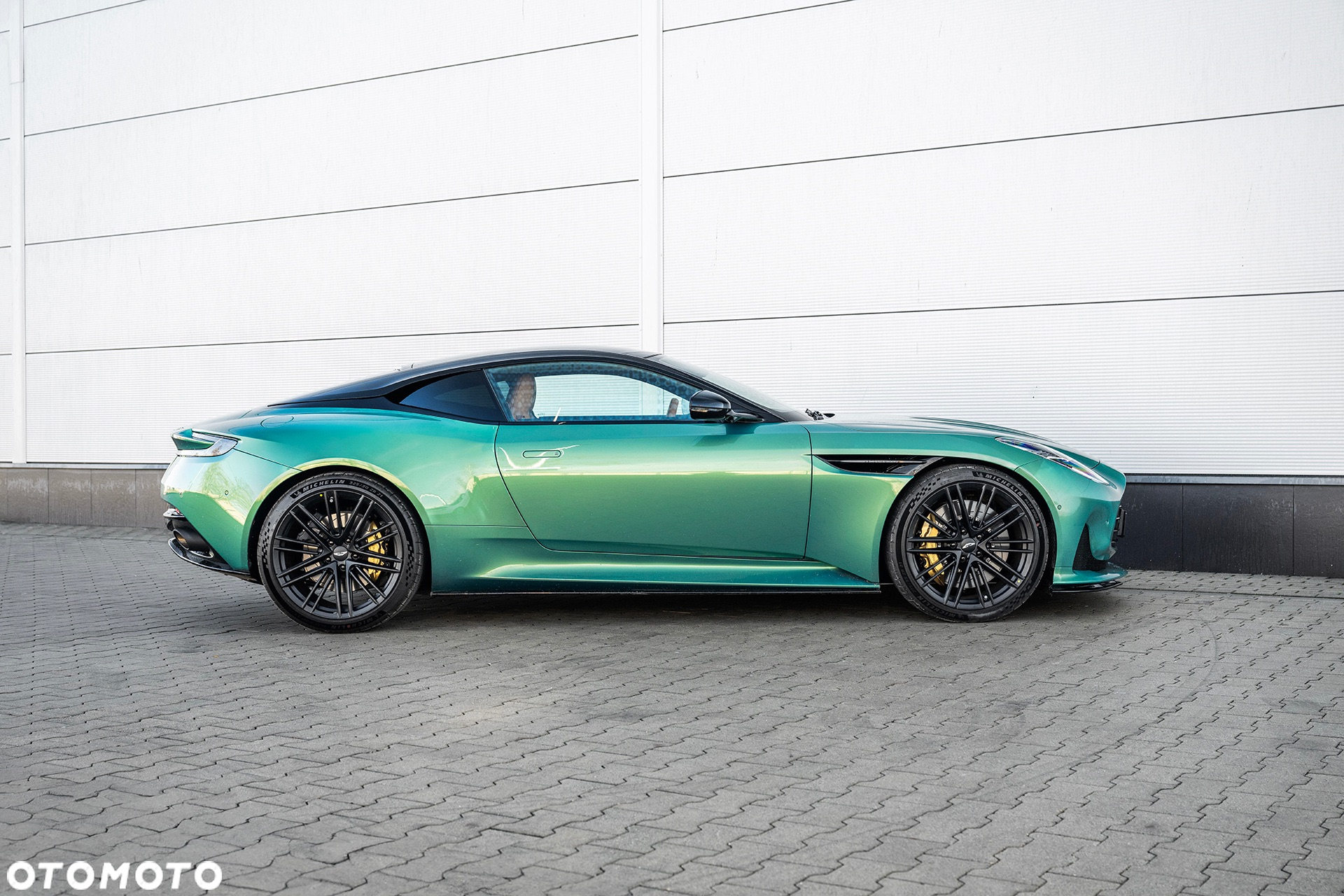 Aston Martin DB12 - 9