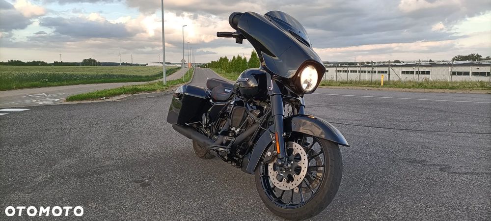 Harley-Davidson Touring Street Glide - 2