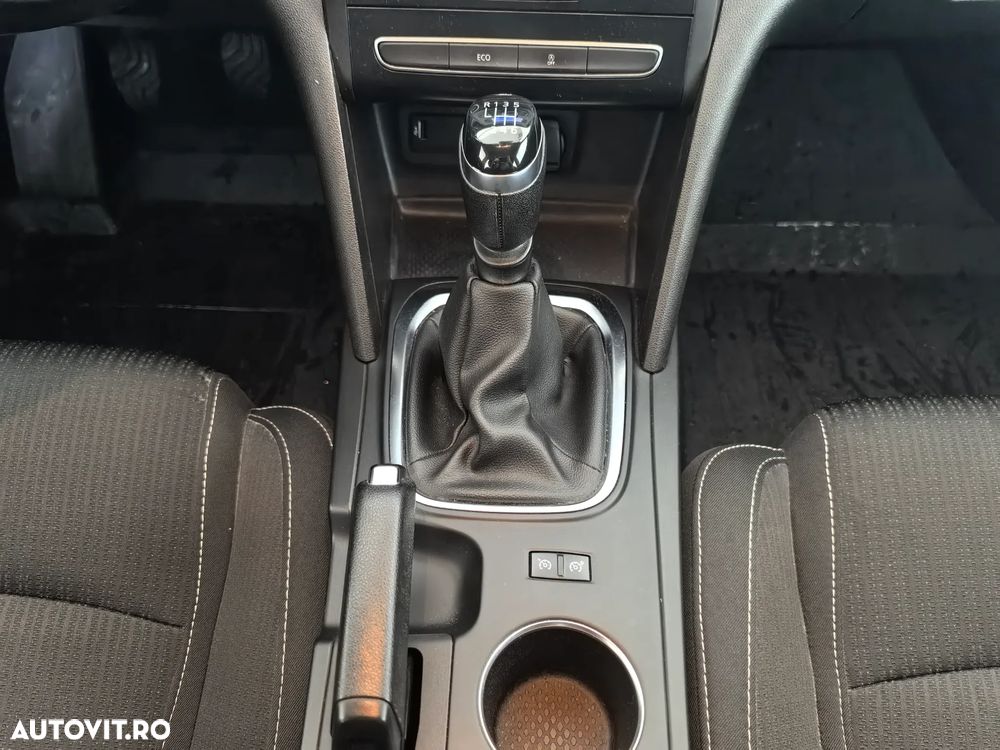 Renault Megane TCe 140 GPF Life - 11