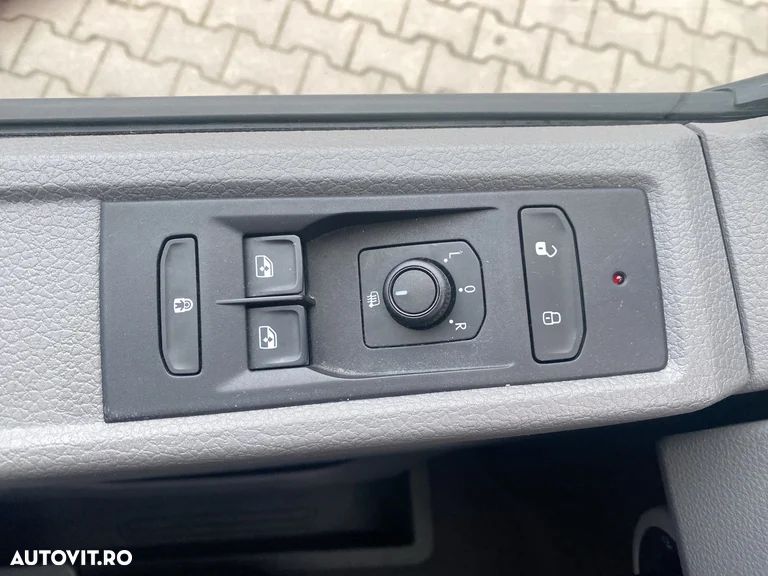 Volkswagen Multivan - 24