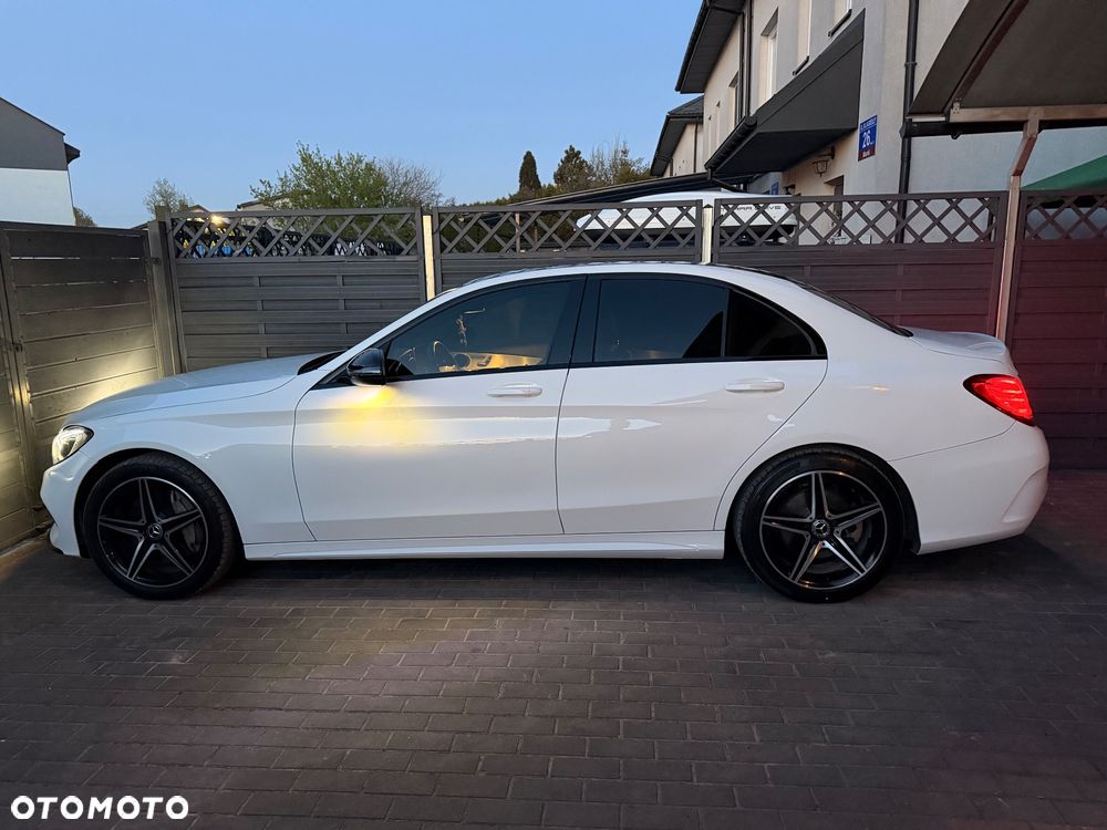 Mercedes-Benz Klasa C 300 9G-TRONIC AMG Line - 36