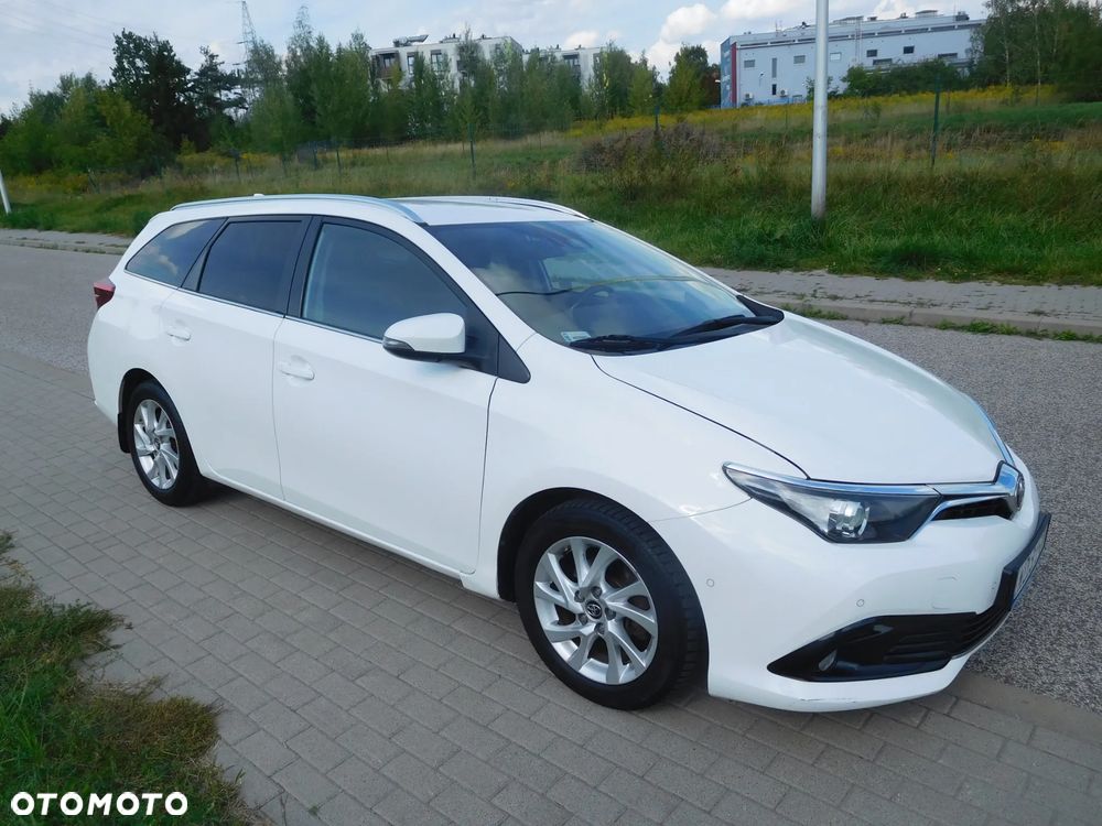 Toyota Auris 1.6 D-4D Premium - 2